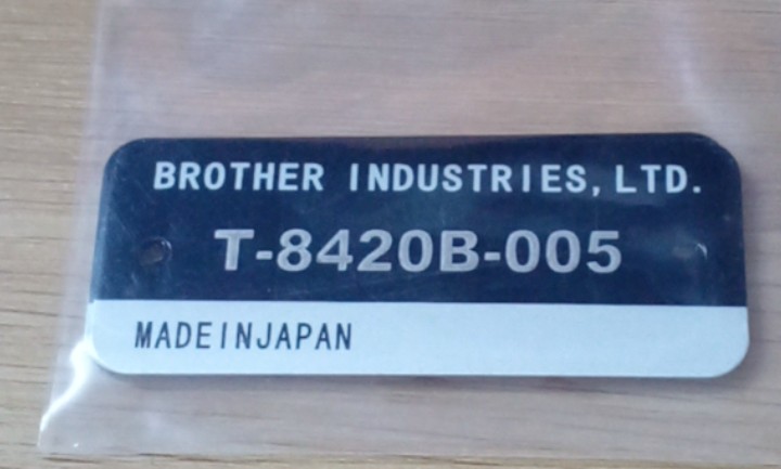 Tem máy 2 kim Brother T-8420B-005